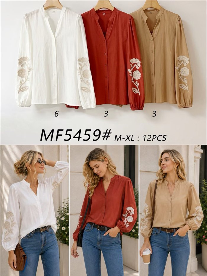 Blusa con bordado floral en manga