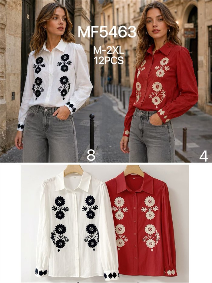 Camisa bordada con flores contrastadas