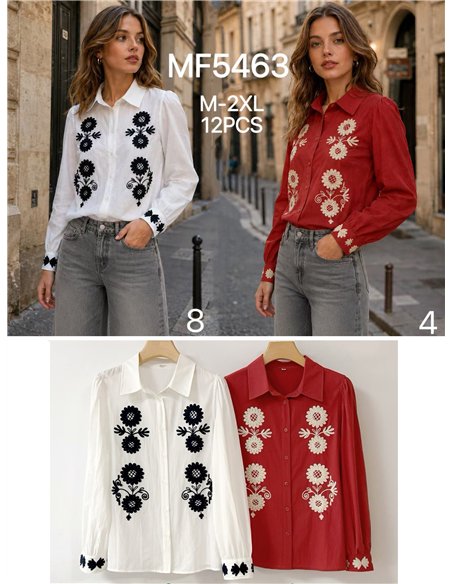 Camisa bordada con flores contrastadas