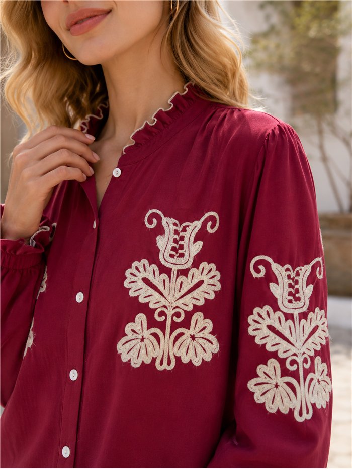 Blusa bordada con cuello volantes