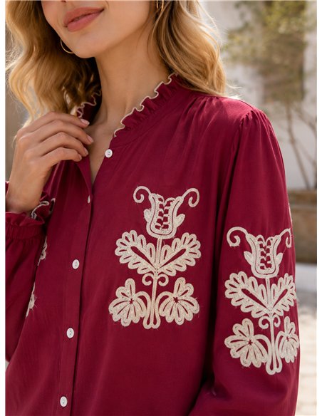 Blusa bordada con cuello volantes