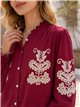 Blusa bordada con cuello volantes