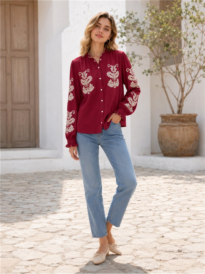 Blusa bordada con cuello volantes