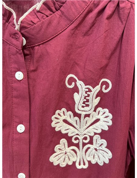 Blusa bordada con cuello volantes