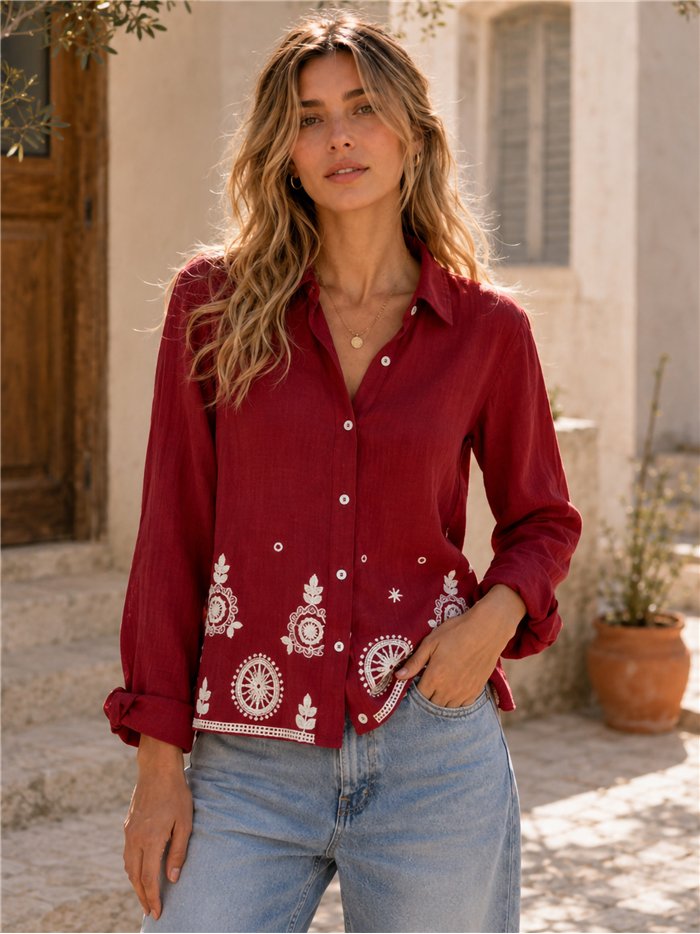 Camicia con ricami traforati