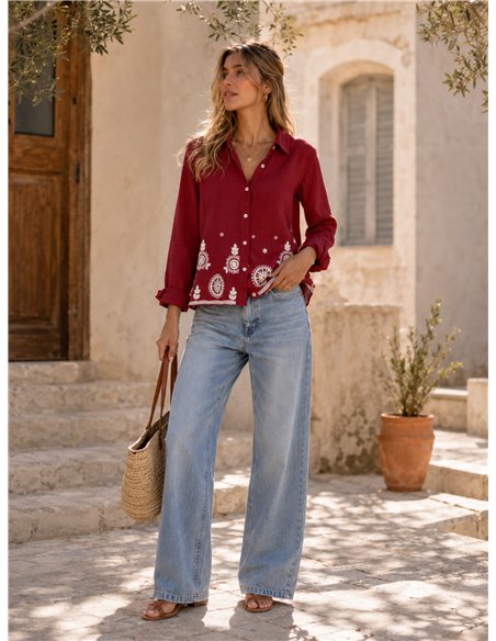 Camicia con ricami traforati