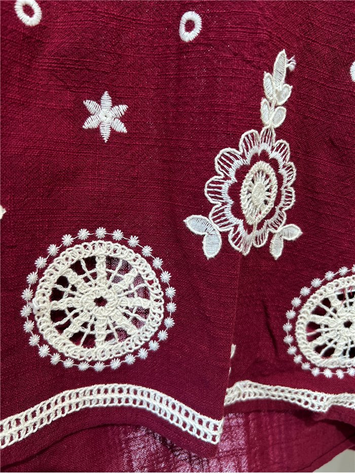 Camicia con ricami traforati