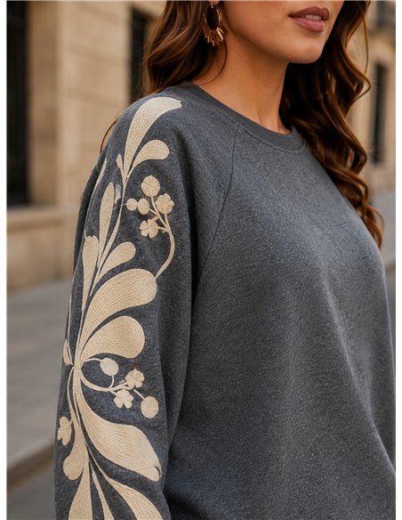 Sudadera manga bordada