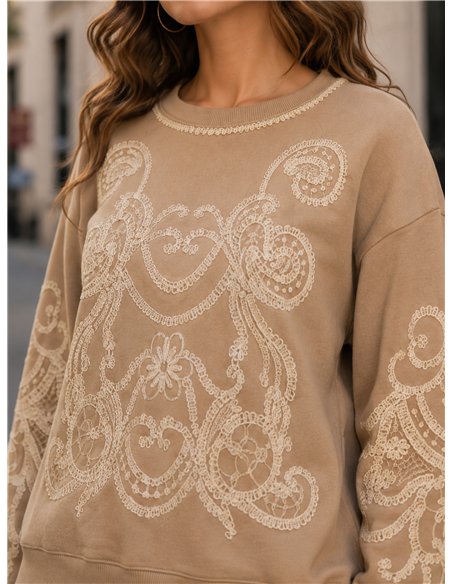 Sweat-shirt à broderies ornementales
