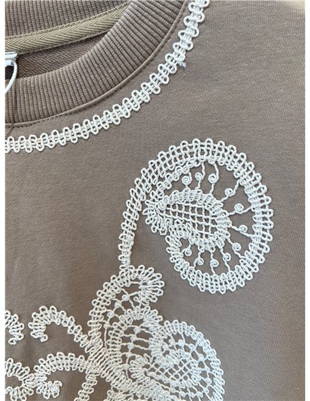Sweat-shirt à broderies ornementales