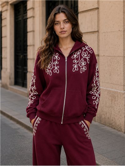 Chaqueta bordada con capucha