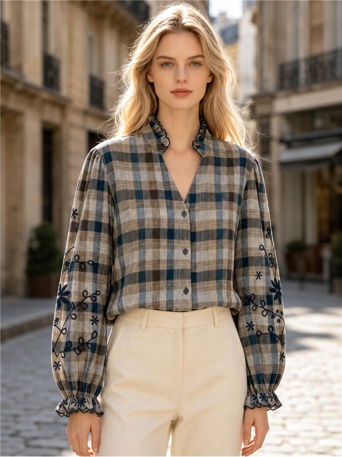 Blusa cuadros con bordado en mangas