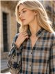 Blusa cuadros con bordado en mangas