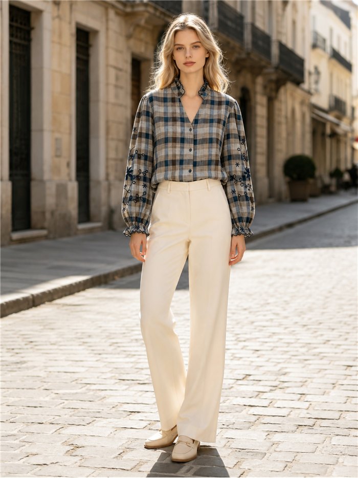 Blusa cuadros con bordado en mangas