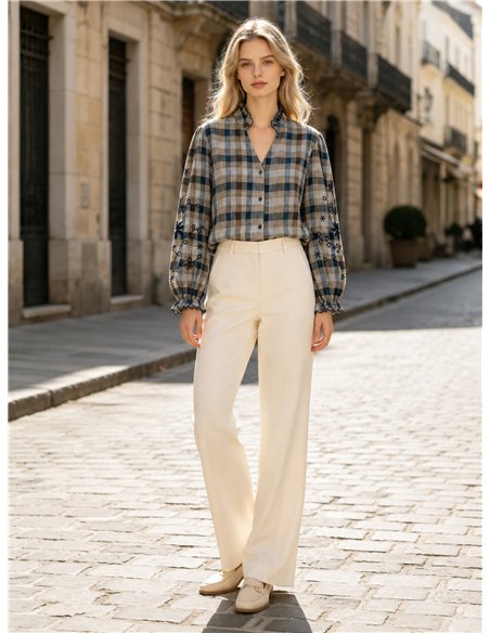 Blusa cuadros con bordado en mangas