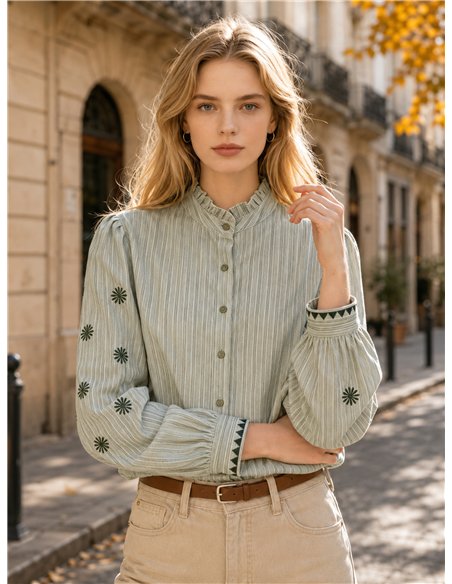 Blusa rayas con bordado en manga