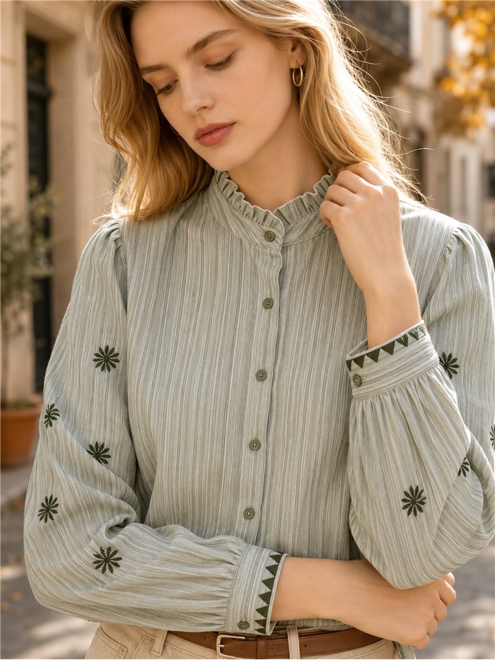 Blusa rayas con bordado en manga
