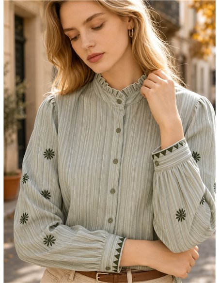 Blusa rayas con bordado en manga