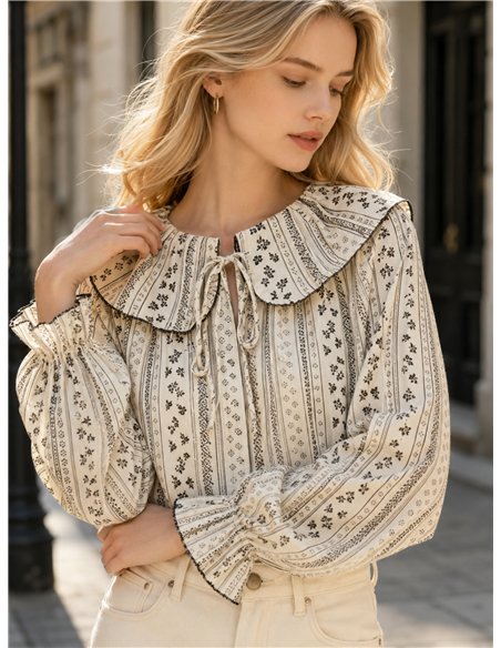 Blusa estampada florecitas con cuello volante