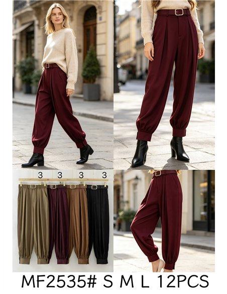 Weite Hose mit Gürtel