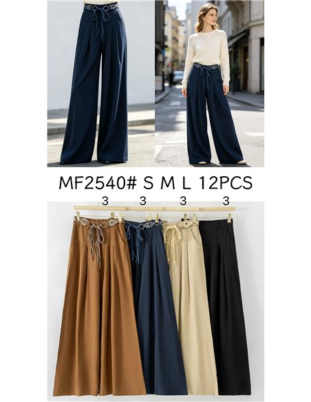Pantalón wide leg con cinturón decorativo