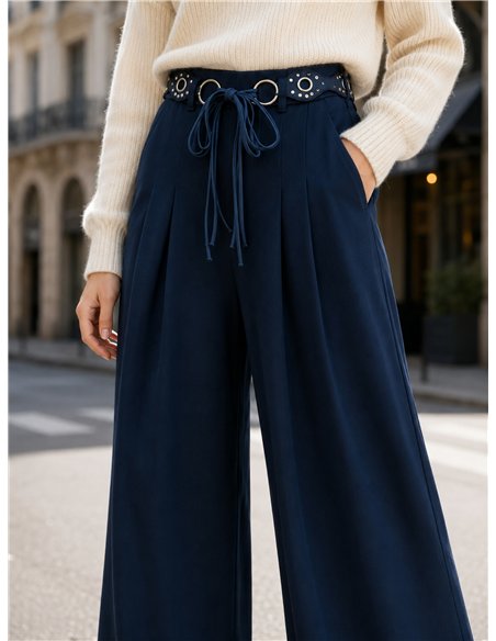 Pantalón wide leg con cinturón decorativo