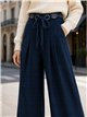 Pantalón wide leg con cinturón decorativo