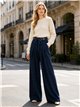 Pantalón wide leg con cinturón decorativo
