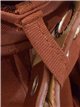 Pantalón wide leg con cinturón decorativo