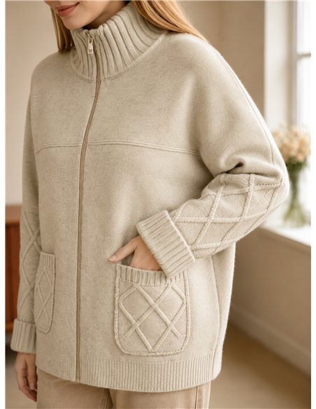 Chaqueta de punto rombos con cremallera y cuello alto