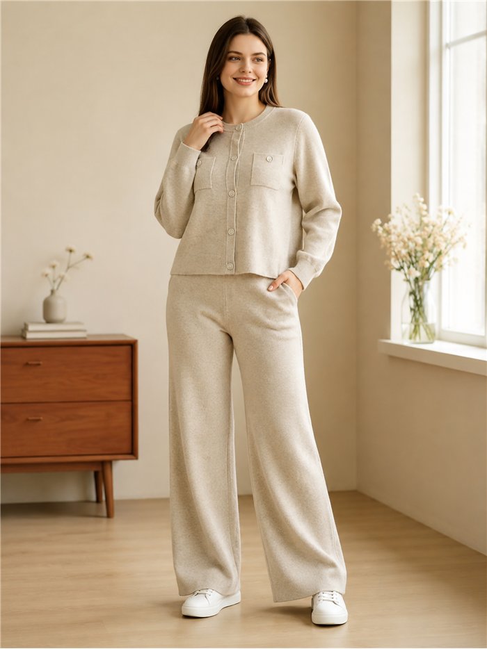 Conjunto chaqueta de punto y pantalón