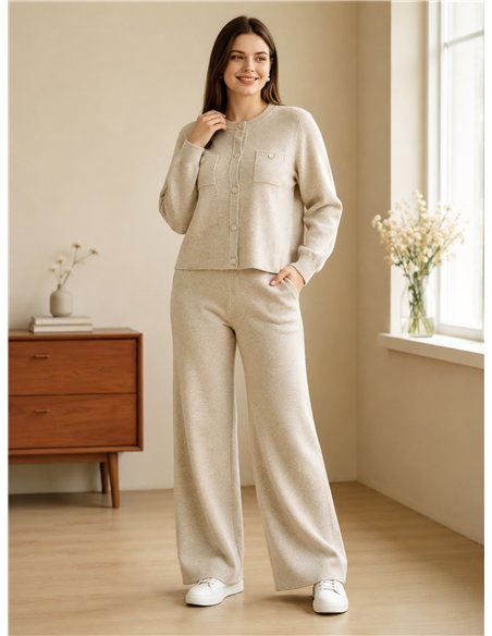 Conjunto chaqueta de punto y pantalón
