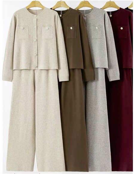 Conjunto chaqueta de punto y pantalón