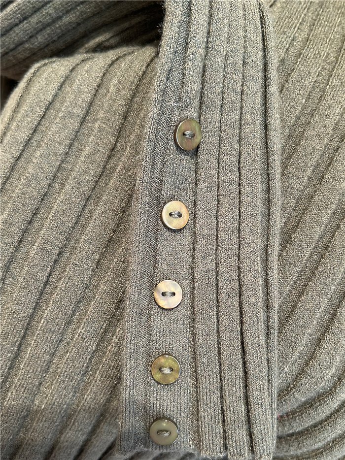 Jersey canalé cuello pico