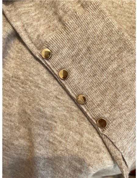Jersey cuello pico con botones dorados