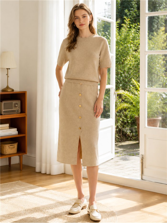 Falda midi de punto con botones dorados