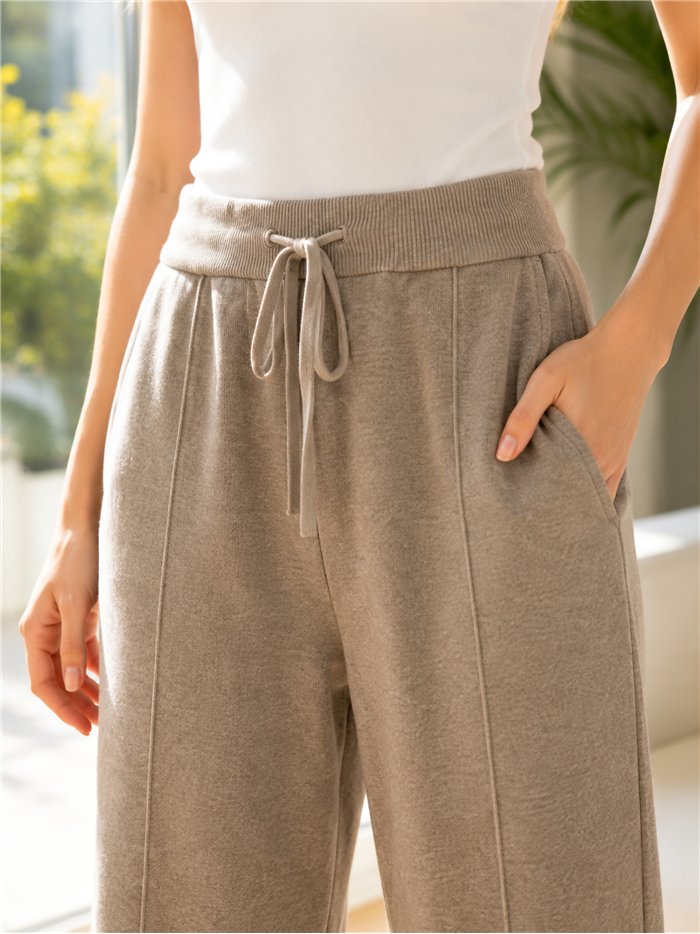 Knit trousers with side pockets