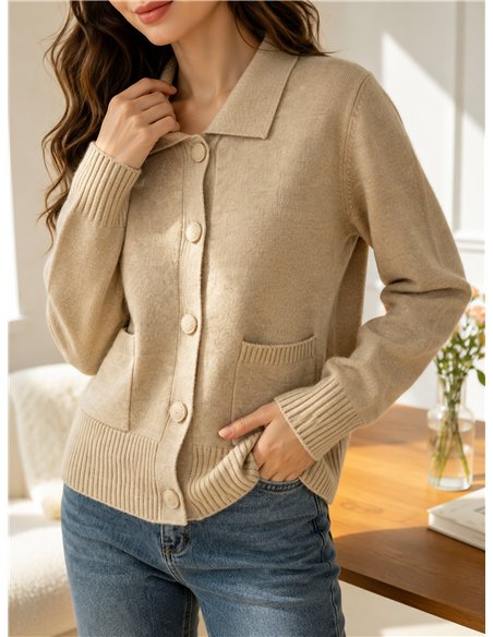 Cardigã com gola de camisa e bolsos