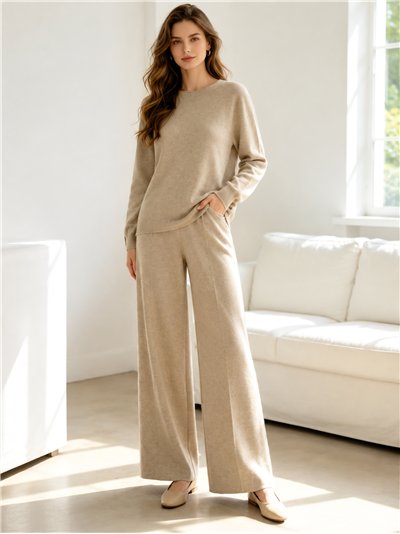Conjunto jersey bajo desflecado y pantalón wide leg