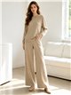 Conjunto jersey bajo desflecado y pantalón wide leg