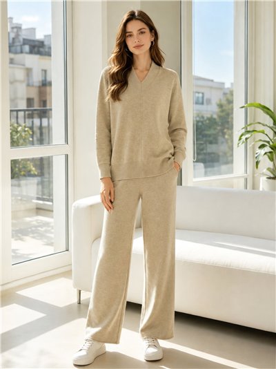 Conjunto jersey cuello pico y pantalón wide leg