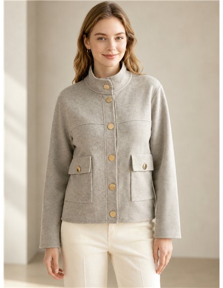 Jacke mit Stehkragen und goldenen Knöpfen