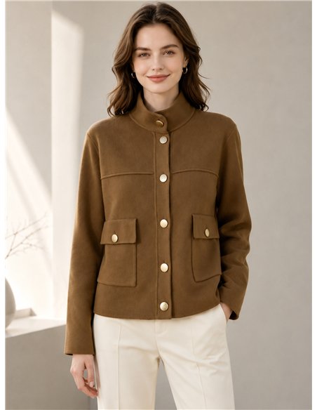 Chaqueta cuello alto con botones dorados