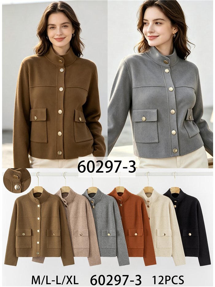 Chaqueta cuello alto con botones dorados