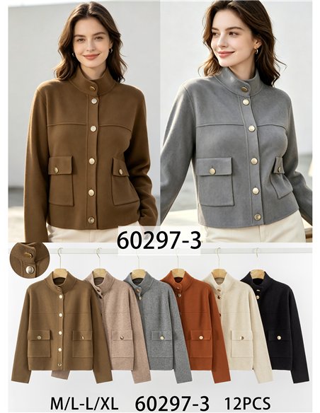 Chaqueta cuello alto con botones dorados