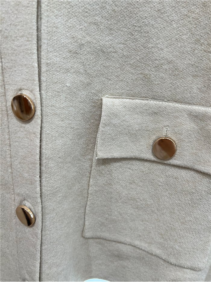Chaqueta cuello alto con botones dorados