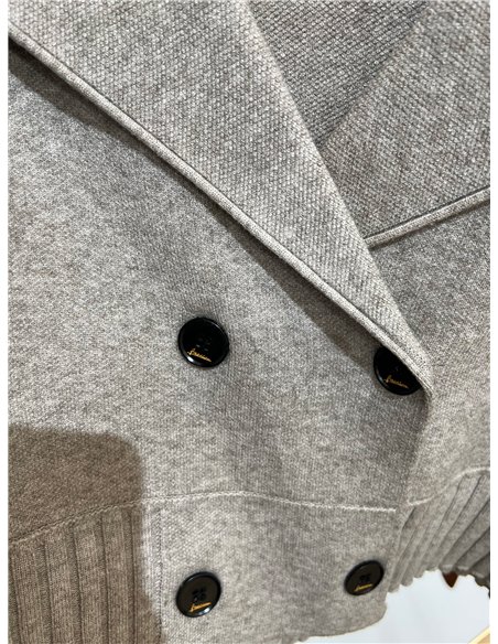 Chaqueta cruzada de punto doble botonadura
