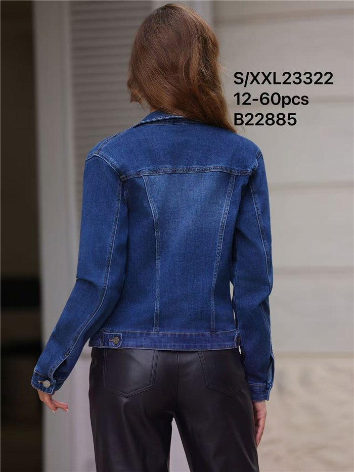Chaqueta vaquera básica con bolsillos