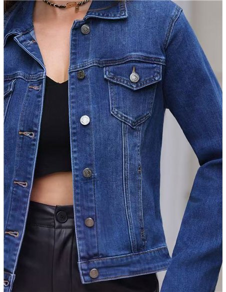 Chaqueta vaquera básica con bolsillos