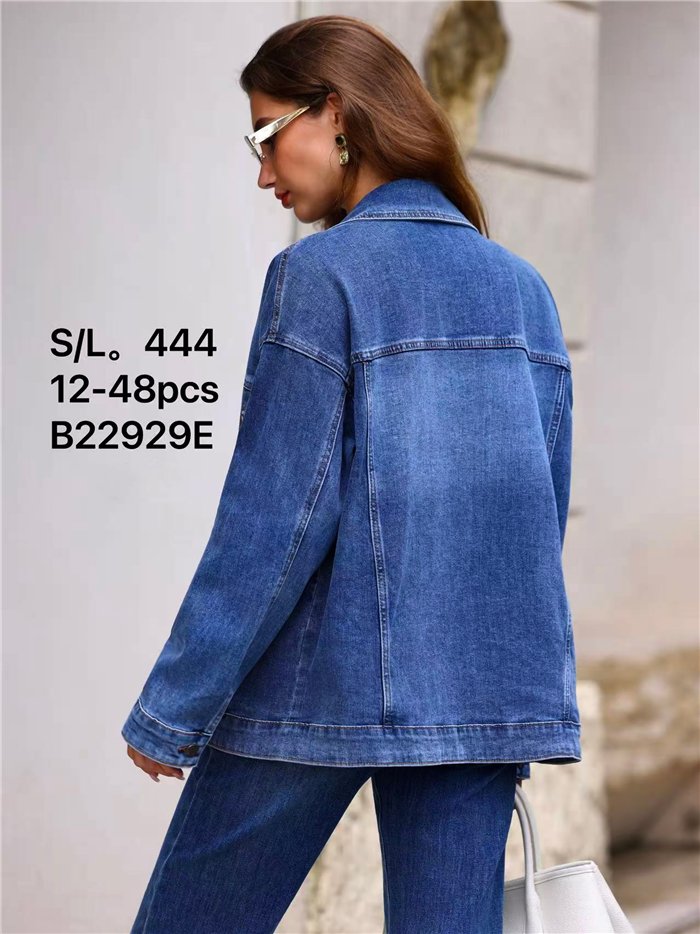 Chaqueta vaquera oversize con bolsillos